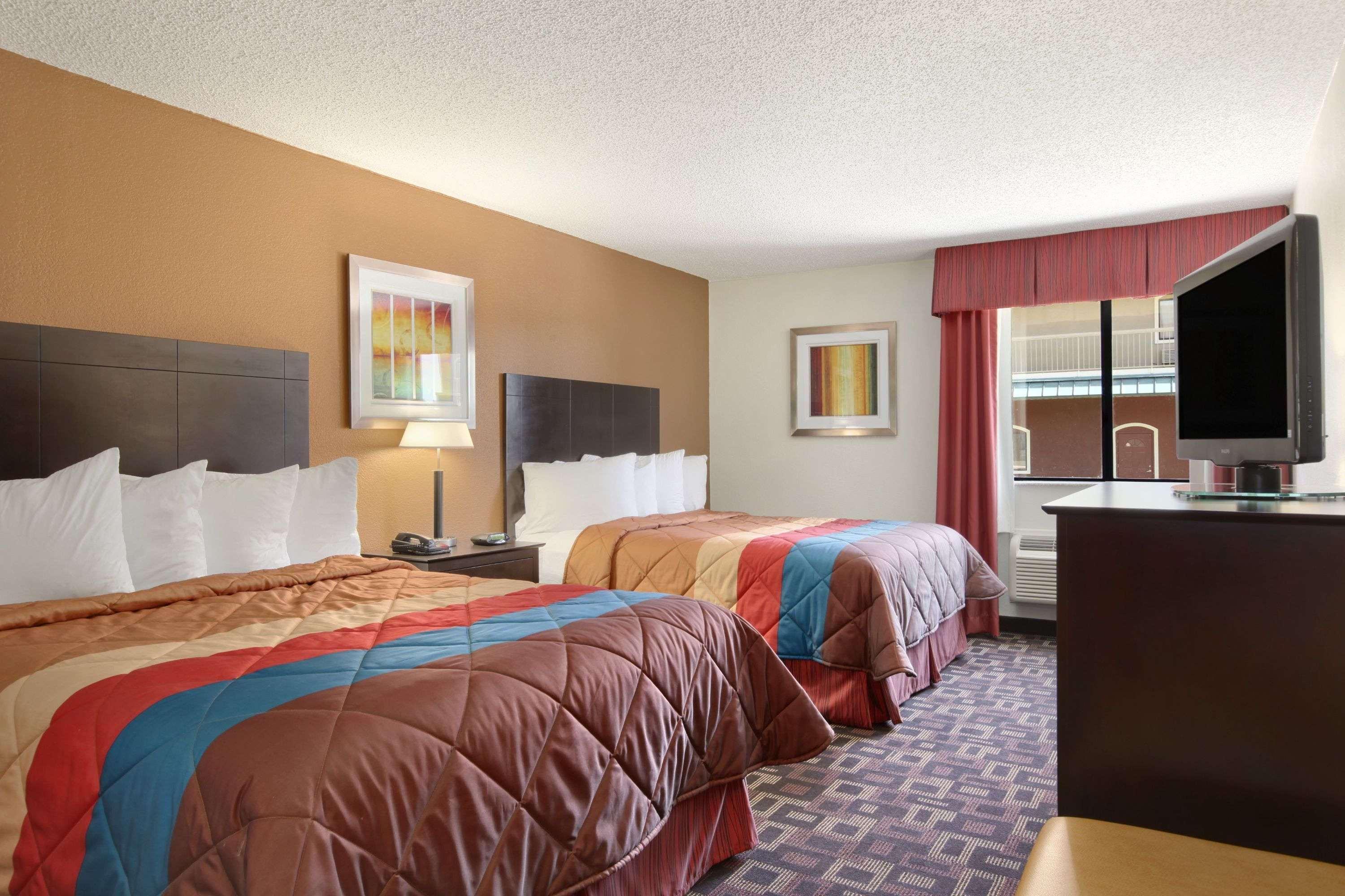 Sky Tree Hotels Tulsa Eksteriør billede